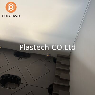 Opvouwbare palletdoos met EVA-bekleding, twee C-type coamingpanelen met gespleten ontwerp, plastic palletbasis opvouwbare mouwdoos